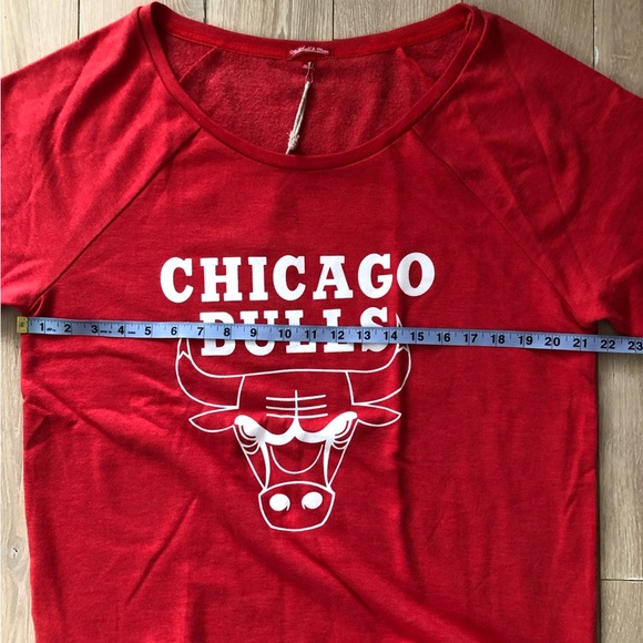 NWT Mitchell & Ness Chicago Bulls Scoop Neck Long Sleeve Shirt in Red Size L - Picture 6 of 10